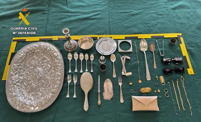 Detenida una empleada del hogar por robar más de 40.000 euros en joyas y plata en las casas donde trabajaba en Mallorca