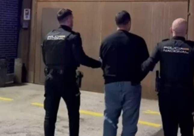 Detenido en una terraza de Manlleu un fugitivo buscado internacionalmente por traficar con migrantes desde Marruecos