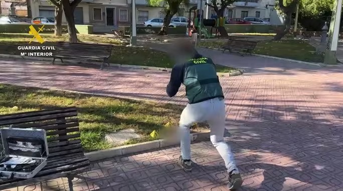 Detenidos dos hombres por agredir con un martillo a un vecino en un parque de Novelda