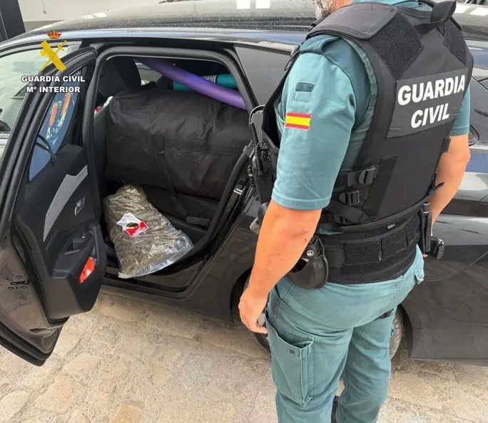 A prisión un hombre detenido en Otura (Granada) con 90 kilos de marihuana en el coche