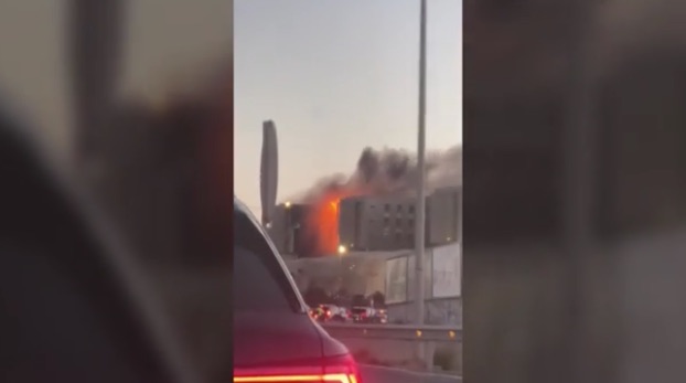Un gran incendio obliga a evacuar el hospital Santa Lucía de Cartagena