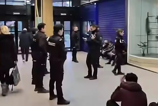 Denunciados tres menores tutelados por hurtar en un centro comercial de Hortaleza