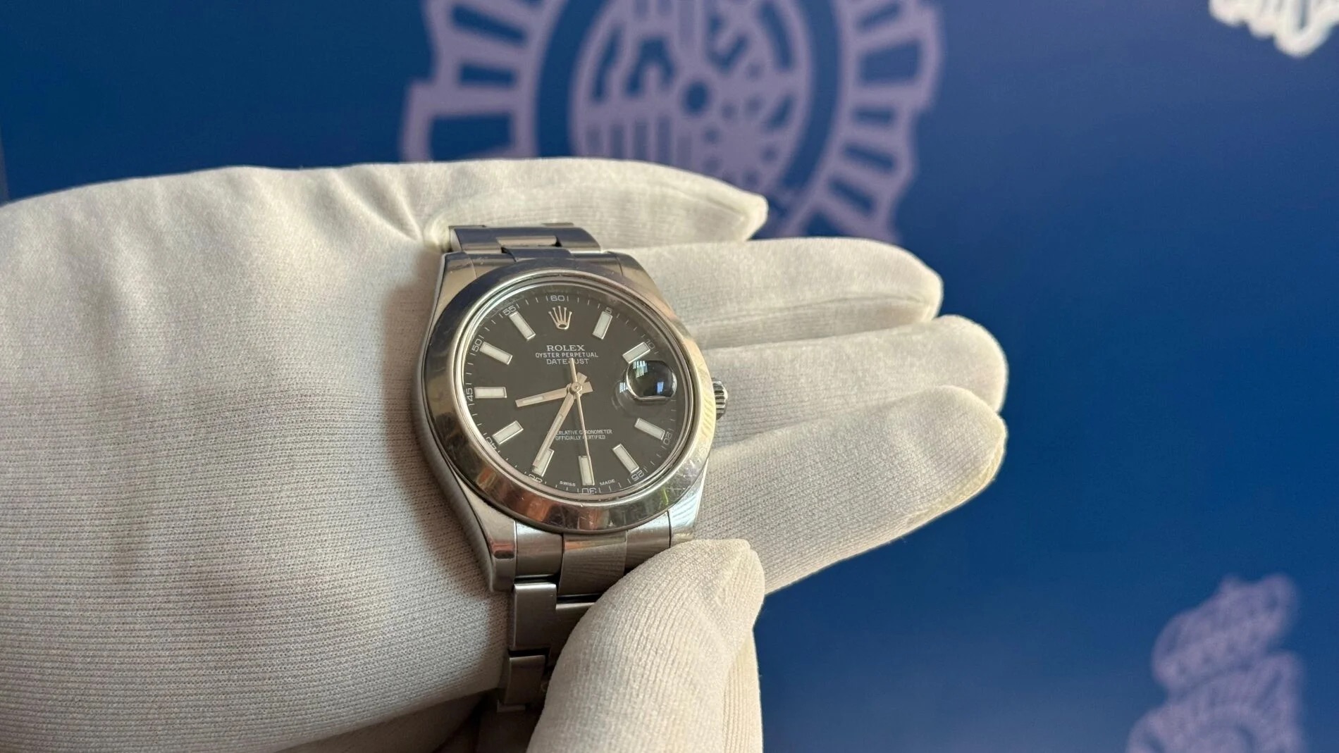 Detienen en Barajas a un hombre con un Rolex robado tras un violento asalto a un matrimonio suizo en Almería