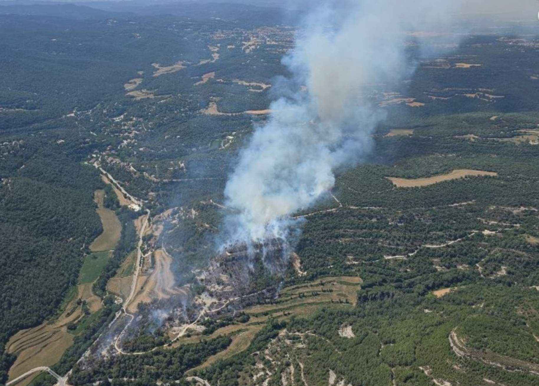 Incendio forestal estabilizado en Sant Quirze Safaja (Moianès, Barcelona)
