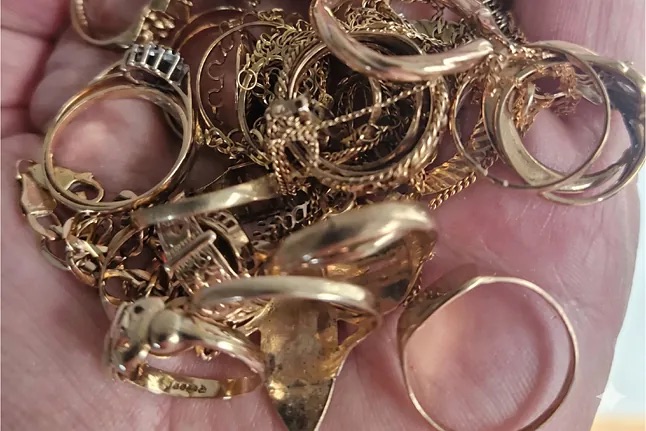 Detenida una mujer con más de veinte antecedentes por robar joyas a ancianas usando el método del "abrazo cariñoso"