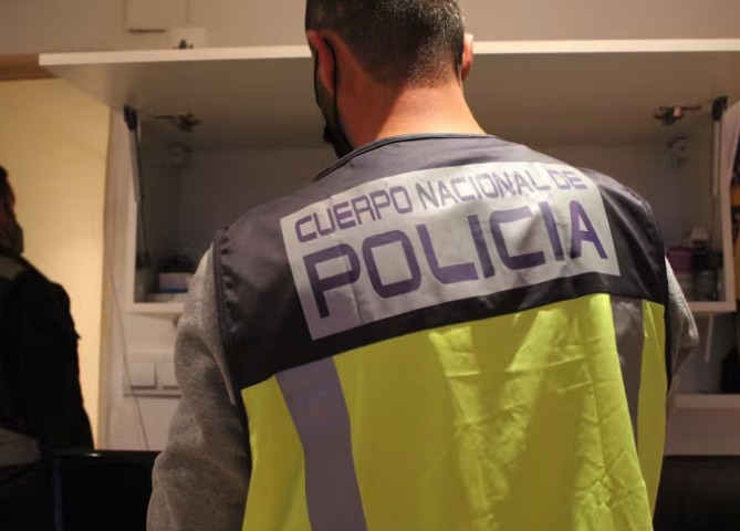 19 detenidos en Bilbao y Donostia por una trama de gestorías que falsificaba documentos