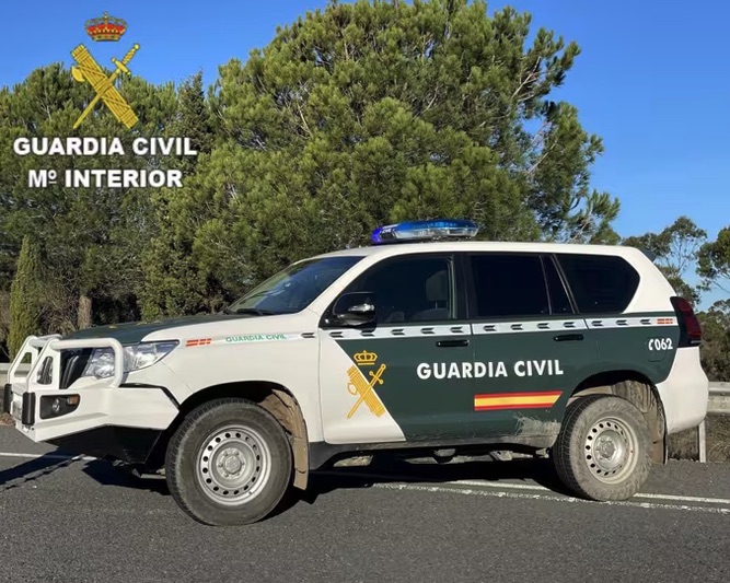 Buscan a un hombre en As Neves que se quitó la pulsera telemática e intentó acuchillar a su expareja