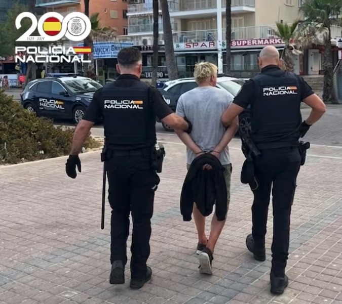 Prisión provisional para un turista alemán que amenazó con un cuchillo a varios turistas en Playa de Palma