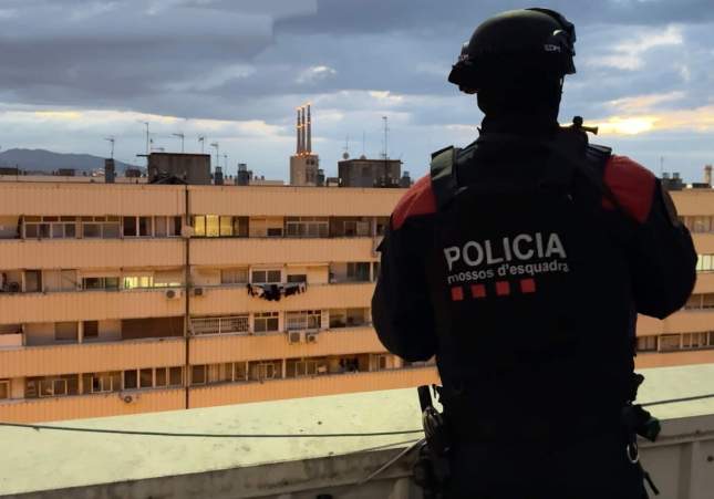 Ráfagas de tiros y carreras de madrugada en un nuevo tiroteo en el barrio de la Mina de Sant Adrià de Besòs