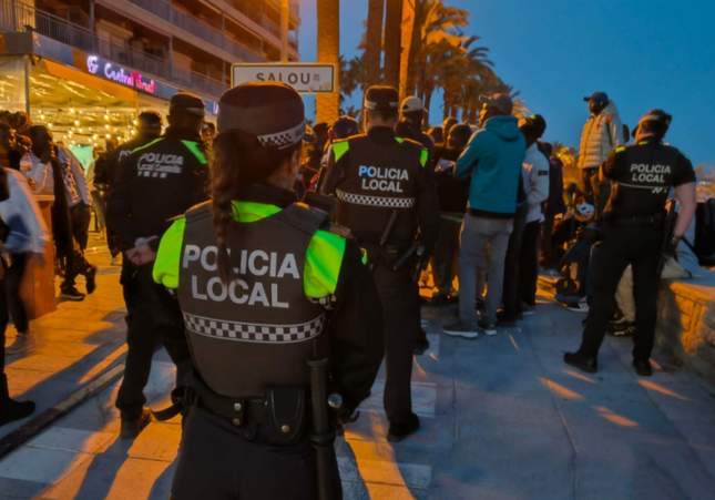 Agredido un periodista de Tac12 mientras grababa a vendedores del 'top manta' entre Salou y Cambrils