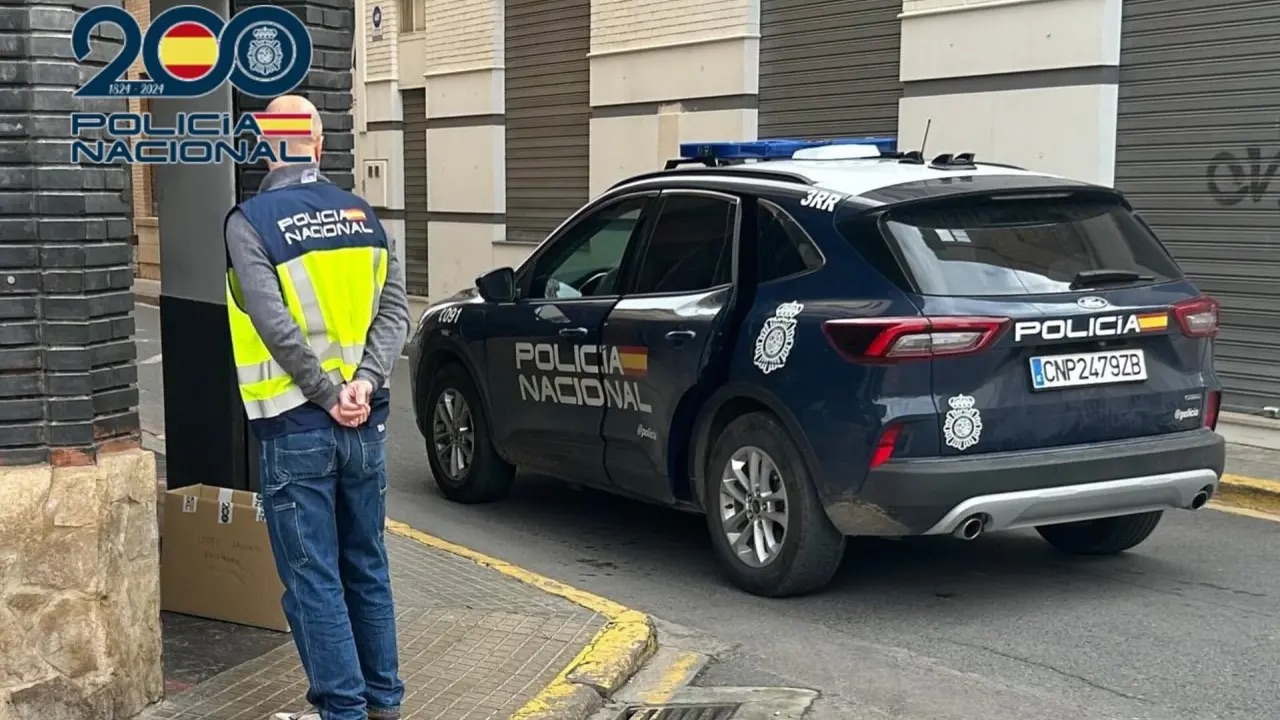 Detenido por agredir sexualmente a cinco niñas, hijas de clientes de su bar, a las que engatusaba con regalos