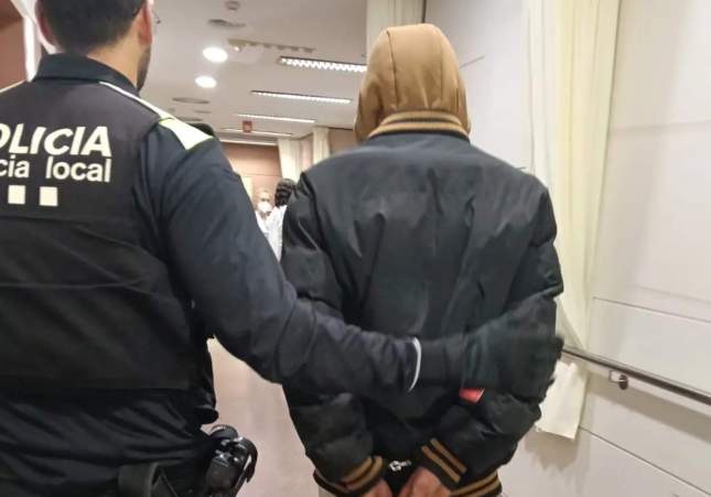 Detenido un hombre tras ser sorprendido conduciendo un patinete borracho y encararse con la policía