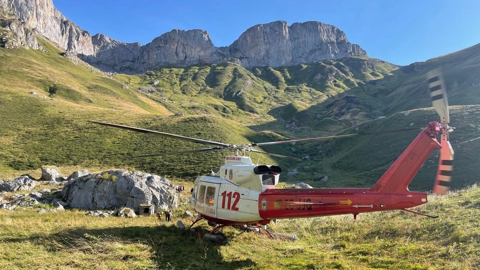 Rescatada en helicóptero una senderista herida tras una caída en una ruta en Guriezo