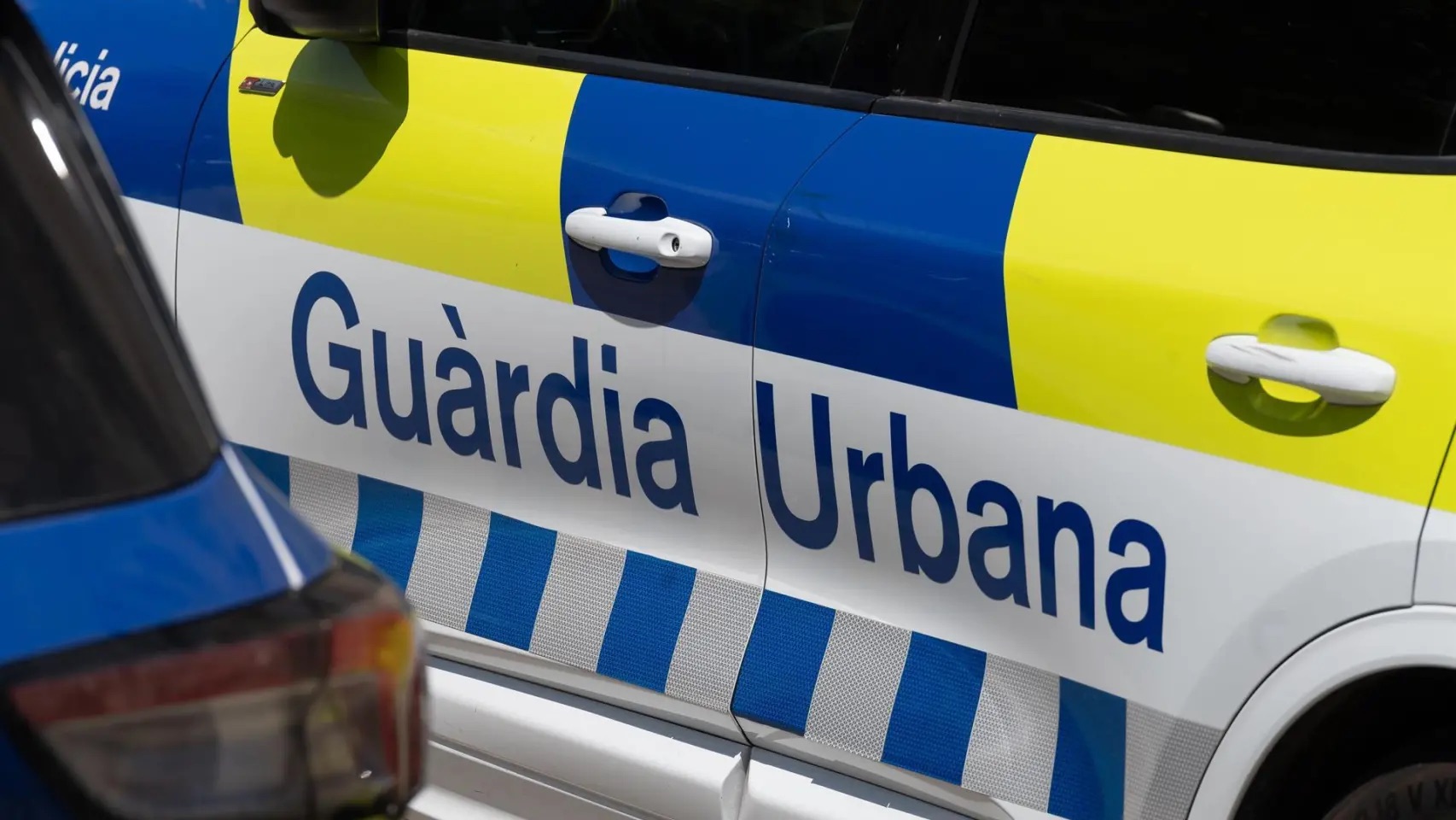 Tres ciudadanos reducen a un ladrón en la Barceloneta tras un intento de robo a una familia