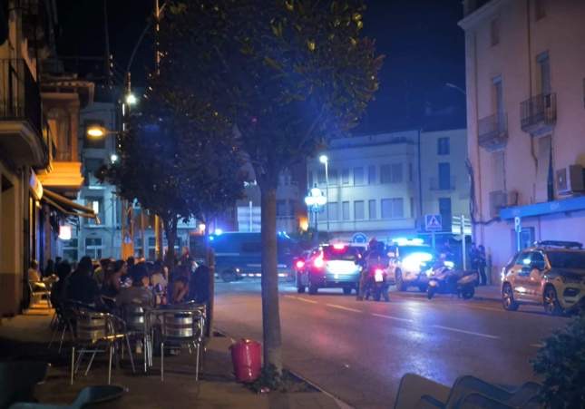 Tres heridos en una pelea multitudinaria con botellas y armas blancas en un bar de Gandesa (Tarragona)