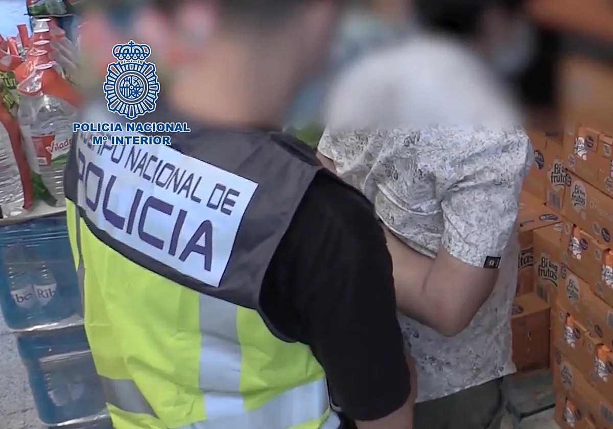 Detenido en Lliçà d'Amunt por esclavizar a un empleado: lo encerraba bajo llave y le pedía 10.000€ por un contrato