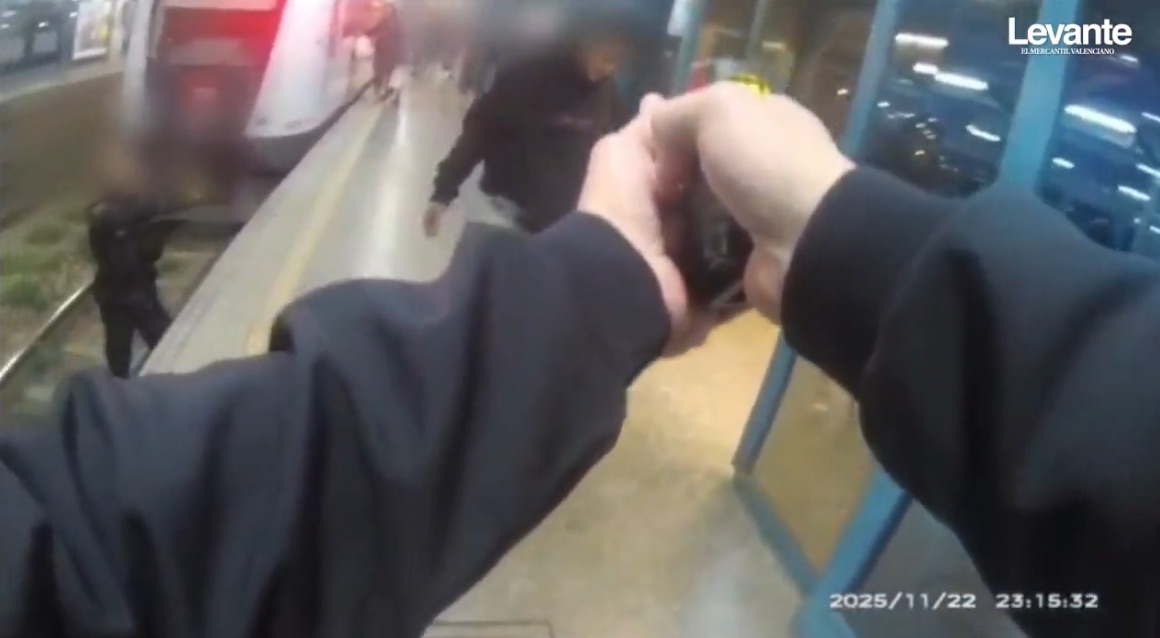 Detenido tras sembrar el pánico con un cuchillo en una estación de metro de Burjassot (Valencia)