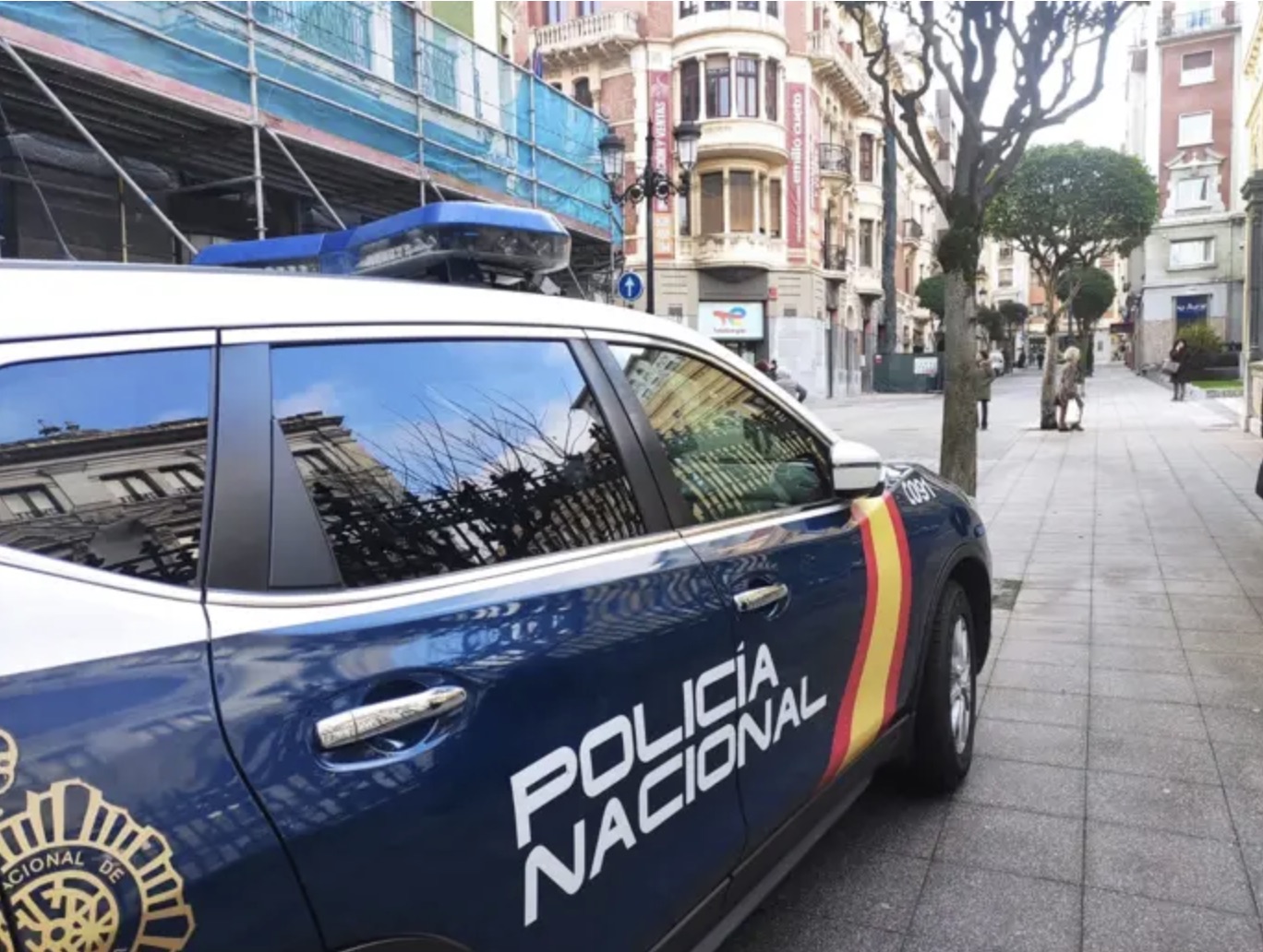 Detenido un hombre de 47 años por robar con violencia en una heladería del centro de Gijón
