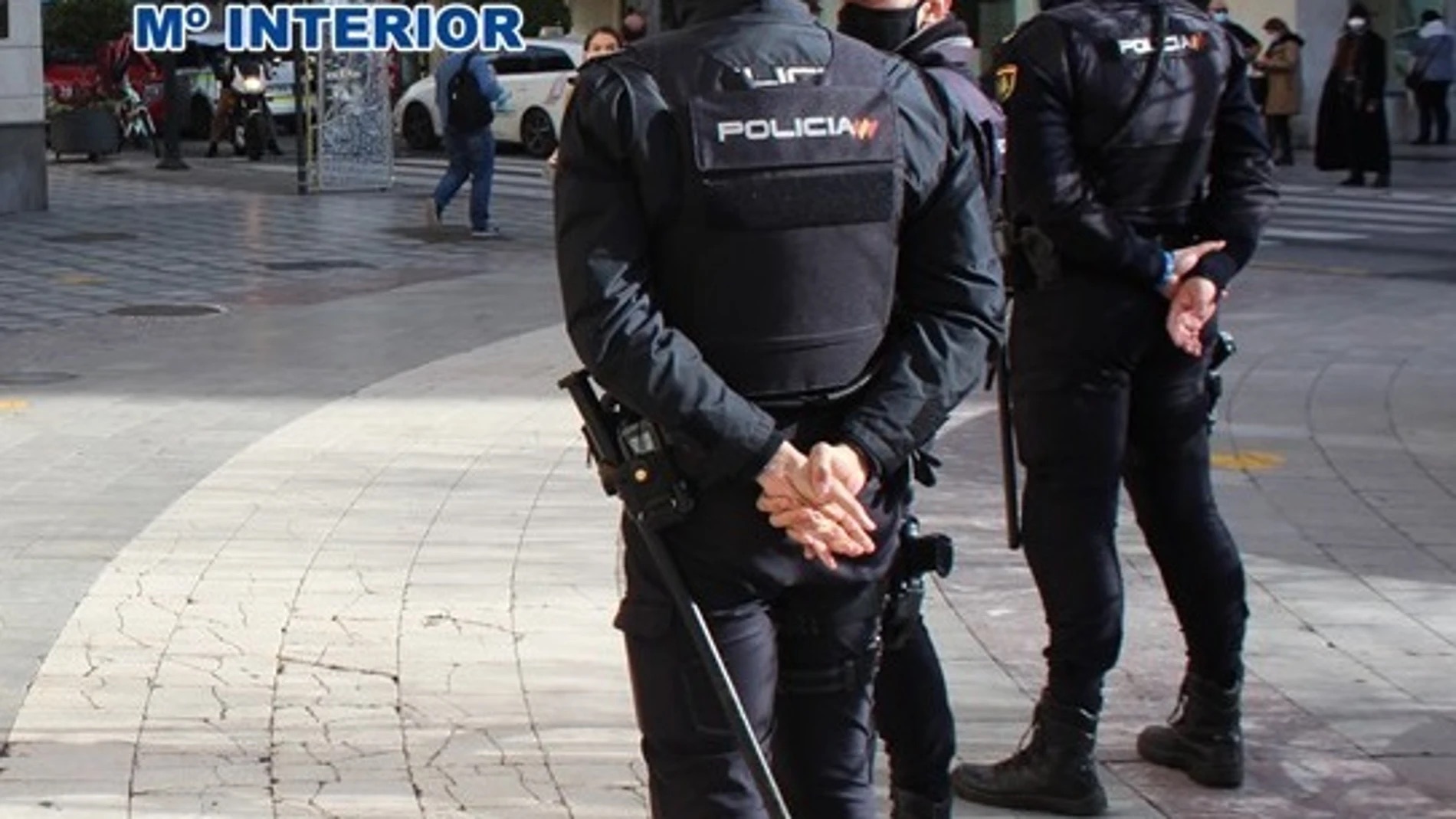 Detenido un hombre por robar en una cafetería de Granada utilizando una tapa del alumbrado