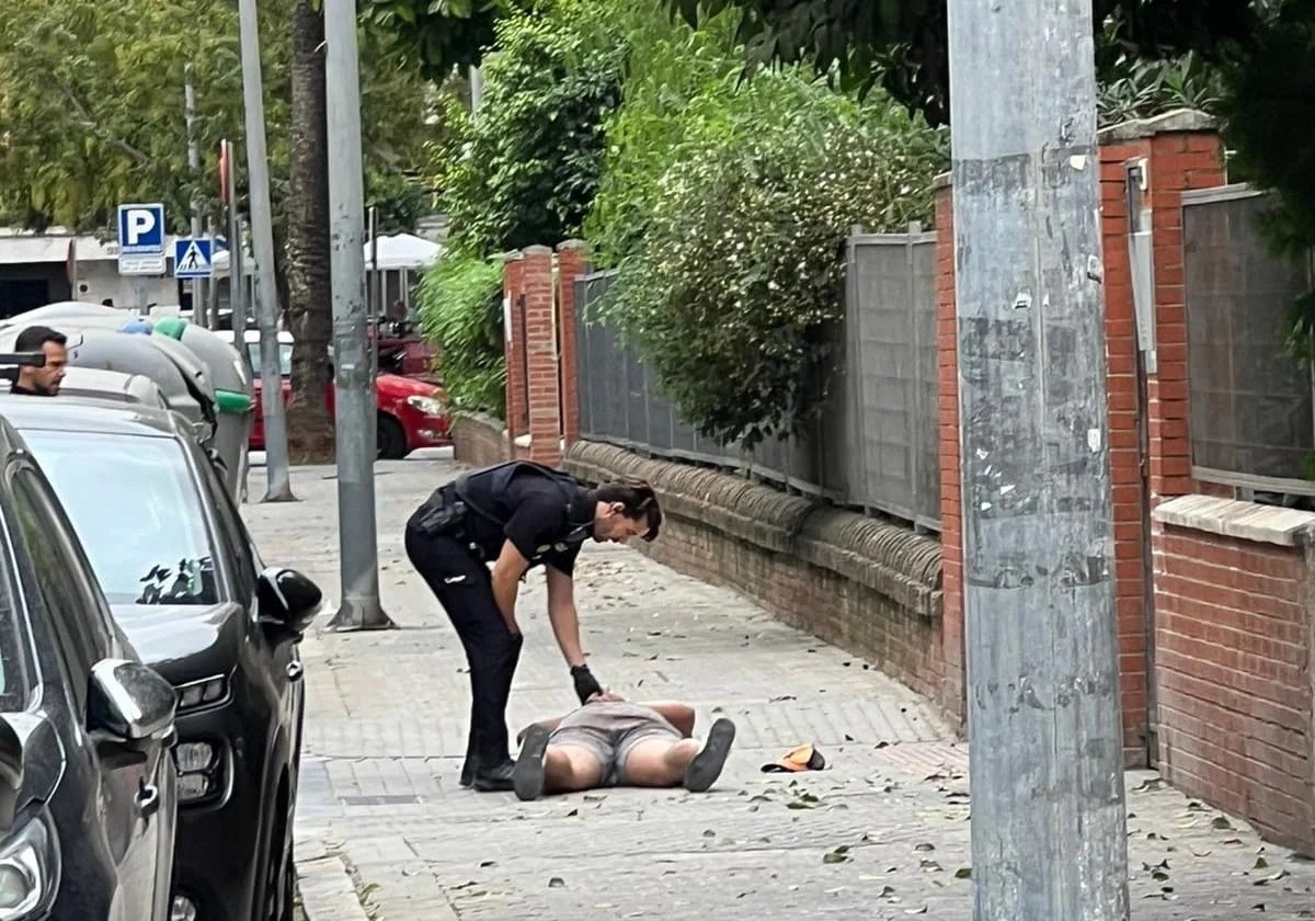 Un ciudadano retiene a un hombre por una presunta agresión sexual en plena calle en Sevilla