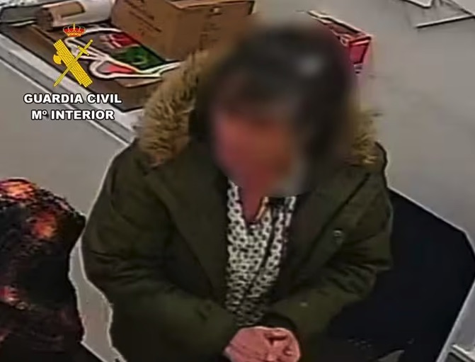 La Guardia Civil detiene a una mujer de 55 años por robar 8.300 euros de la caja fuerte de una tienda de animales
