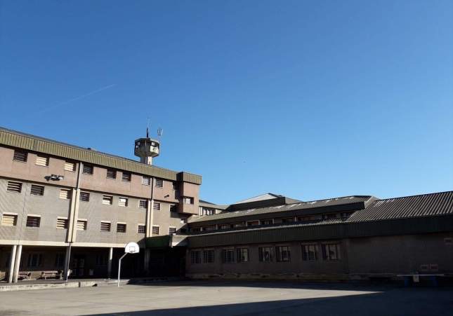 Un recluso de Quatre Camins agrede sexualmente a una funcionaria al orinarle encima y exhibir sus genitales