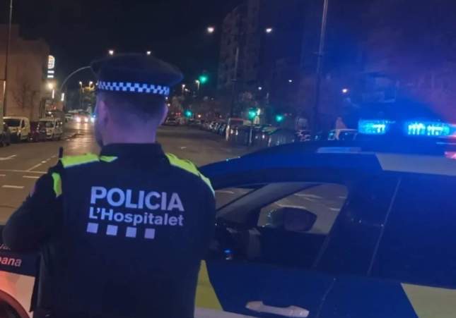 La intervención de los vecinos y la Guardia Urbana evita que una pelea en L'Hospitalet acabe en tragedia