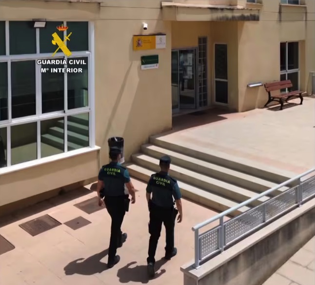 Detenidos tres menores por una ola de robos en viviendas y un hotel de Sineu (Mallorca)