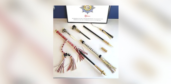 Policía Municipal de Bilbao investiga a un joven por vender bastones-estoque, armas prohibidas, a través de RRSS