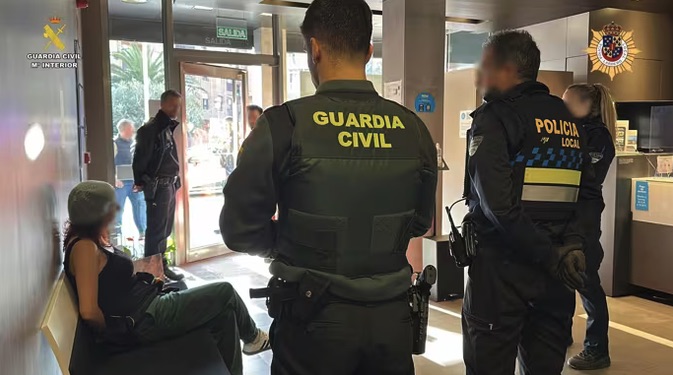 Detenida una mujer por irrumpir con un cuchillo en un banco de Lardero al grito de "me habéis estafado"