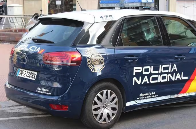 Un hombre arrestado en Valencia por atacar con un martillo a un vecino sin mediar palabra