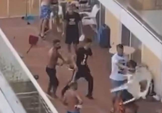 Peleas y disturbios: los trabajadores de las obras del Camp Nou generan una crisis de convivencia en Calella