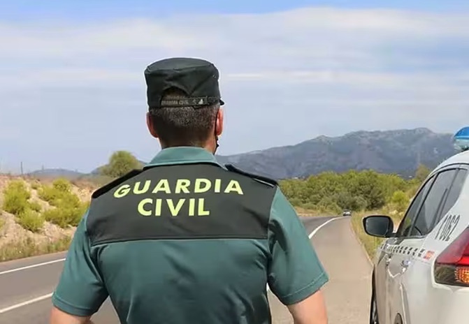 La Guardia Civil detiene y envía a prisión a un joven de 23 años por un robo violento con arma blanca
