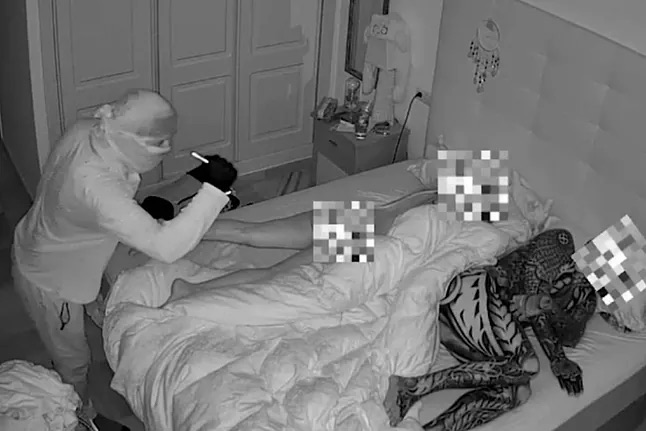Un intruso asalta una casa en Marbella y observa a la propietaria durante 32 minutos mientras dormía