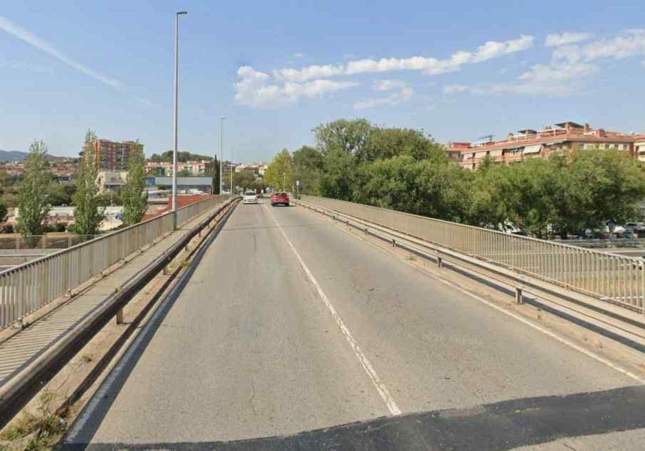 Investigan una violenta agresión sexual y robo a una mujer cuando se dirigía a su trabajo en Ripollet