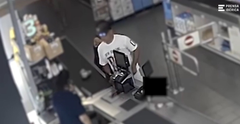 En prisión un atracador por encañonar a una cajera en Santa Pola cuando iba a pagar un salchichón