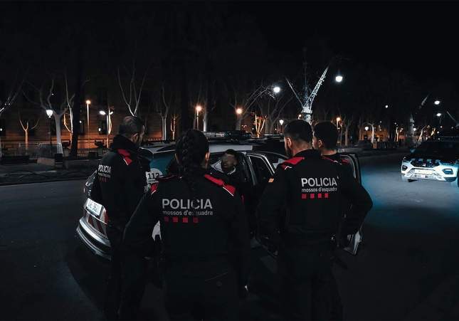 Dos heridos y un detenido tras un intento de robo en la plaza del Pou de la Figuera