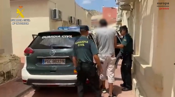 Desarticulado un grupo criminal de tres personas que usaba el "flirteo nocturno" para atracar a hombres en Mula