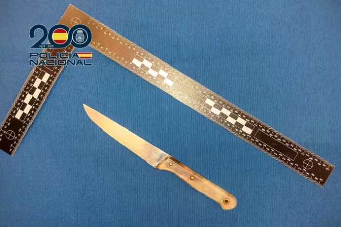 Un guardia civil fuera de servicio y un ciclista con un adoquín frustran un ataque a cuchillo