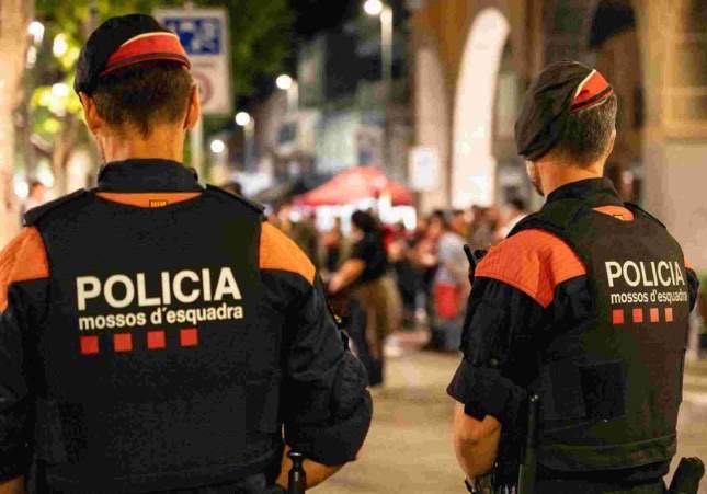 Asaltan un piso al que tienen prohibido entrar: cuatro detenidos y uno de ellos herido tras saltar por el balcón