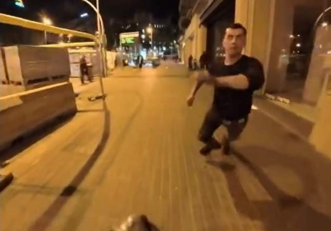 Un joven turista evita un robo en pleno centro de Barcelona y el ladrón intenta apuñalarlo