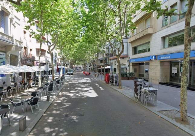 Violento atraco en Igualada: un joven es amenazado y obligado a sacar dinero en un cajero