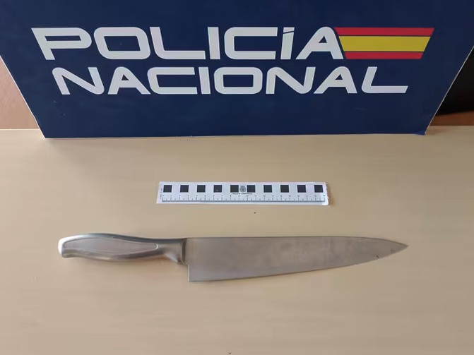 Detenido tras atrincherarse en su casa el hombre que intentó atracar encapuchado y a punta de pistola una panadería