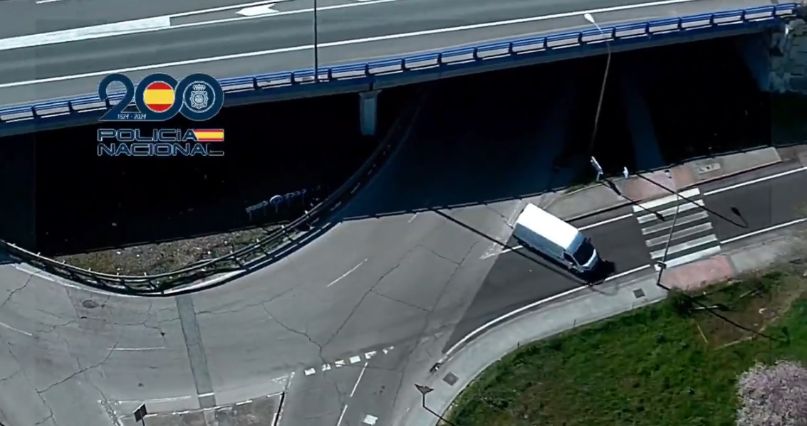 Persecución policial en la M-40 de una furgoneta robada en Fuenlabrada que acabó estrellada en Hortaleza