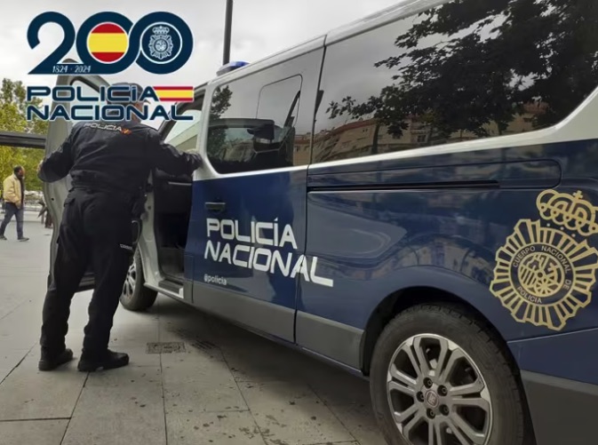 La Policía Nacional sorprende 'in fraganti' a dos hombres asaltando a hachazos un restaurante de La Chana