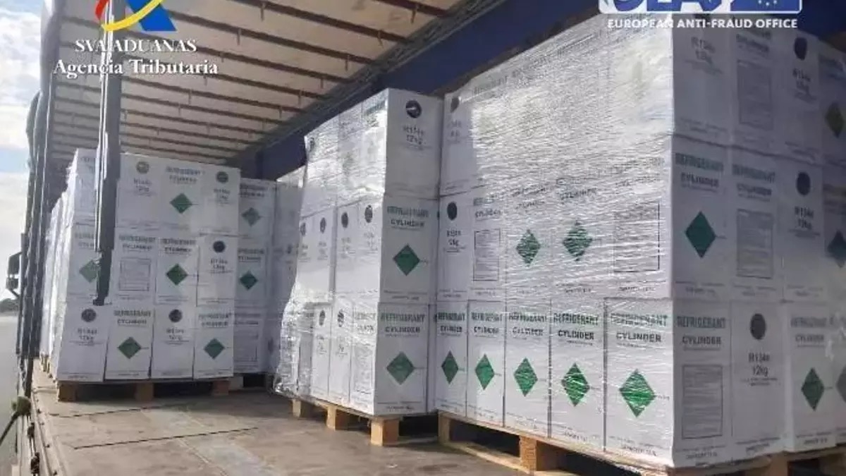 Tres detenidos en Alicante por contrabando de 12 toneladas de gases de efecto invernadero