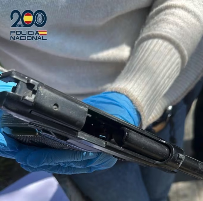 Detenidos cuatro hombres en Hortaleza por hacerse pasar por policías para planear un atraco