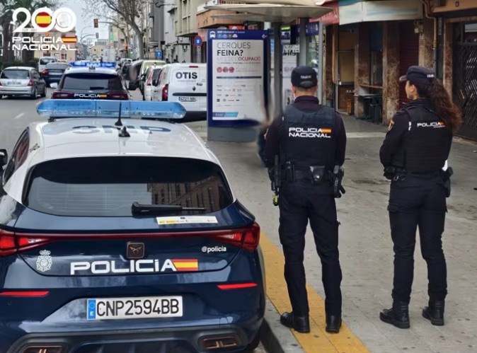 A prisión un hombre por agredir violentamente y robar a mujeres en paradas de autobús de Palma