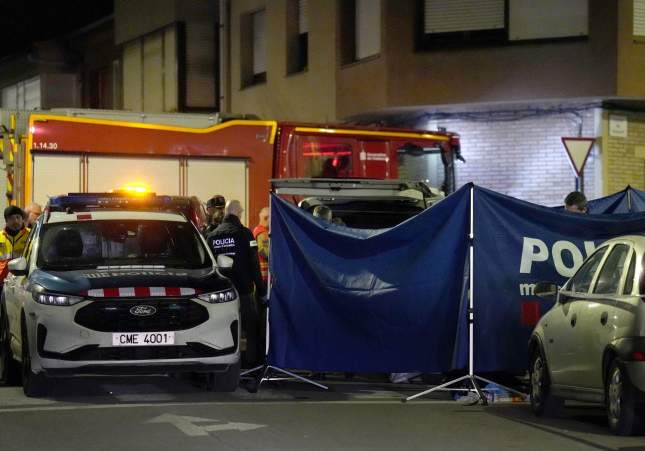 Cinco adolescentes fallecen atrapados por el humo en un incendio en un local habilitado como trastero en Manlleu