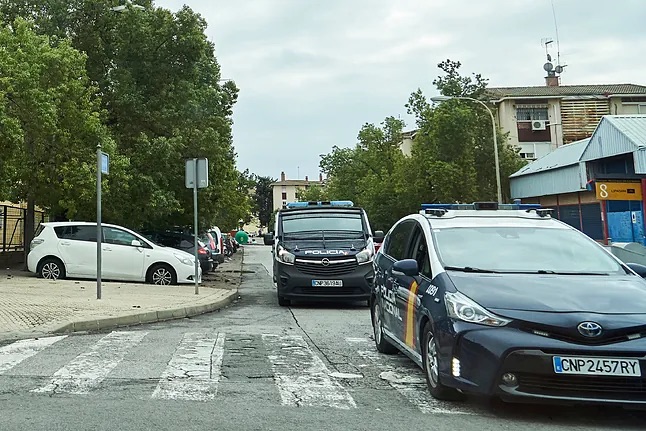 Detenido en Sevilla un hombre por grabar a 94 mujeres en probadores y bajo las faldas
